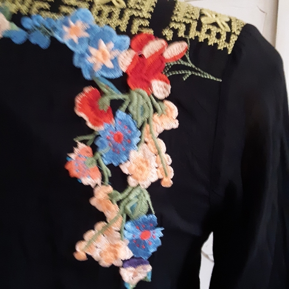 Johnny Was Black Embroidered Top - Picture 7 of 9